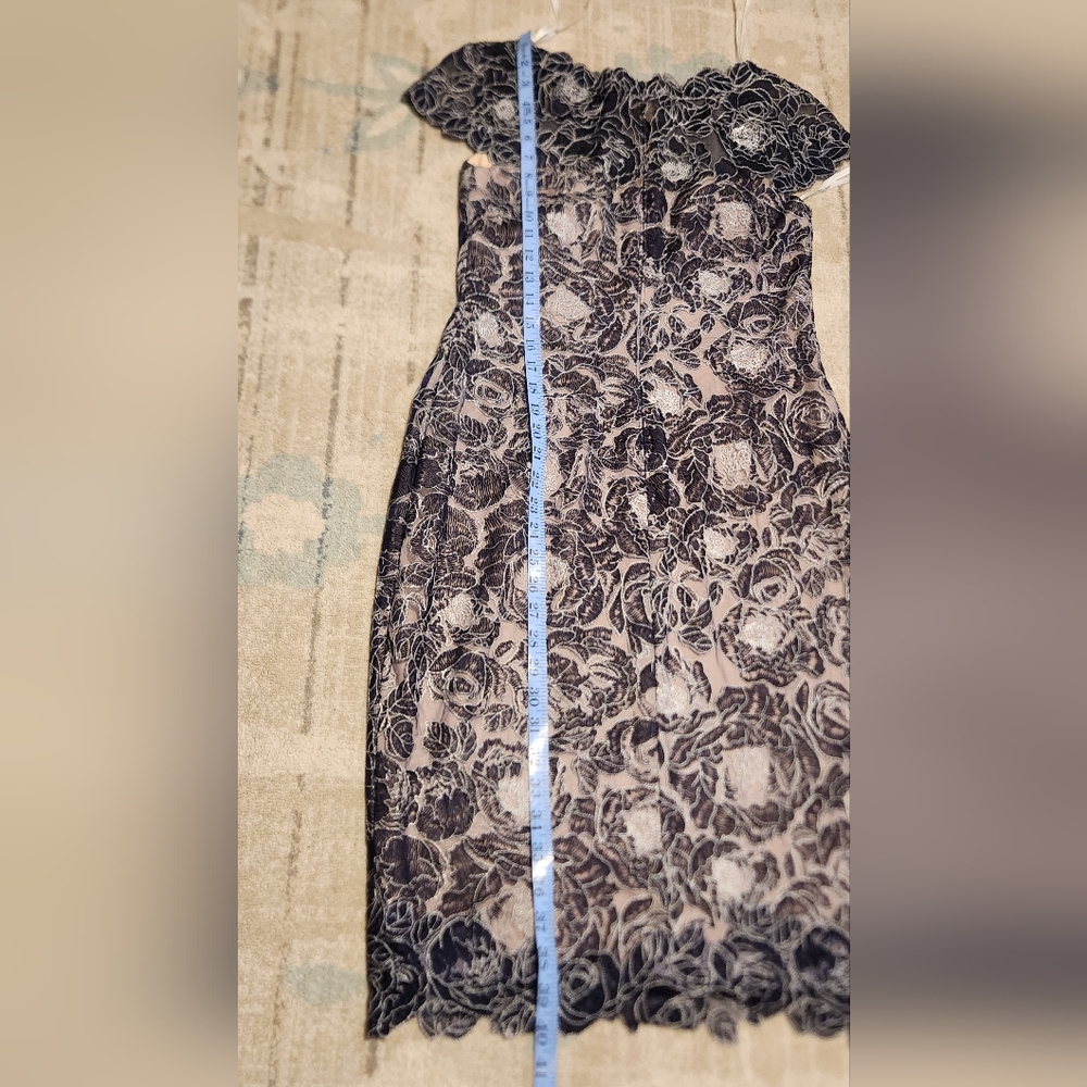 Tadashi Shoji Rose Motif Sheath Dress. Navy Size 6. NWT - Picture 6 of 7